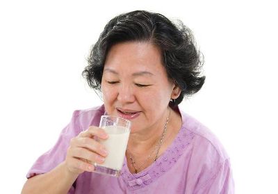 콜레스테롤 수치 높은데, 우유 마셔도 괜찮을까?